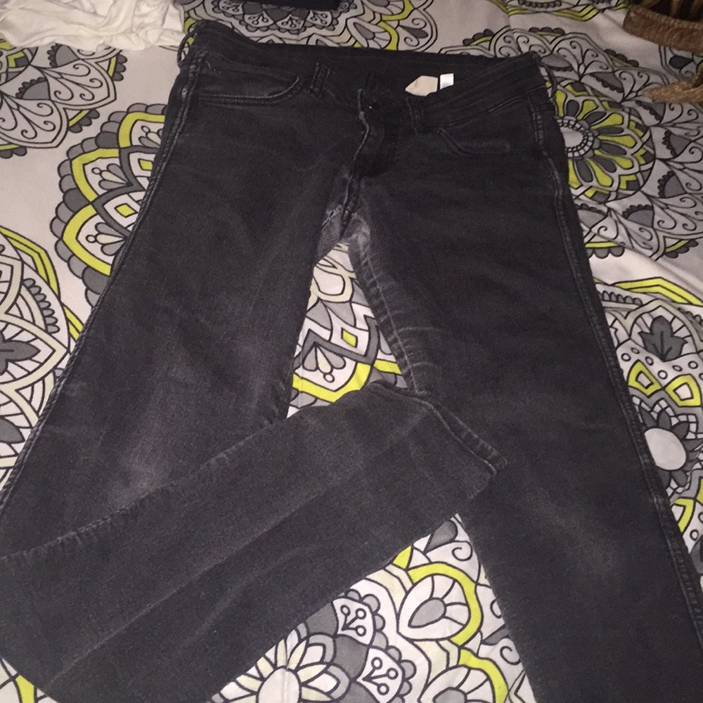 Black and grey ish jeans 🖤